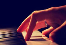 天博体育：金球奖官方社媒被冲：小熊值得金球奖，抢劫！.